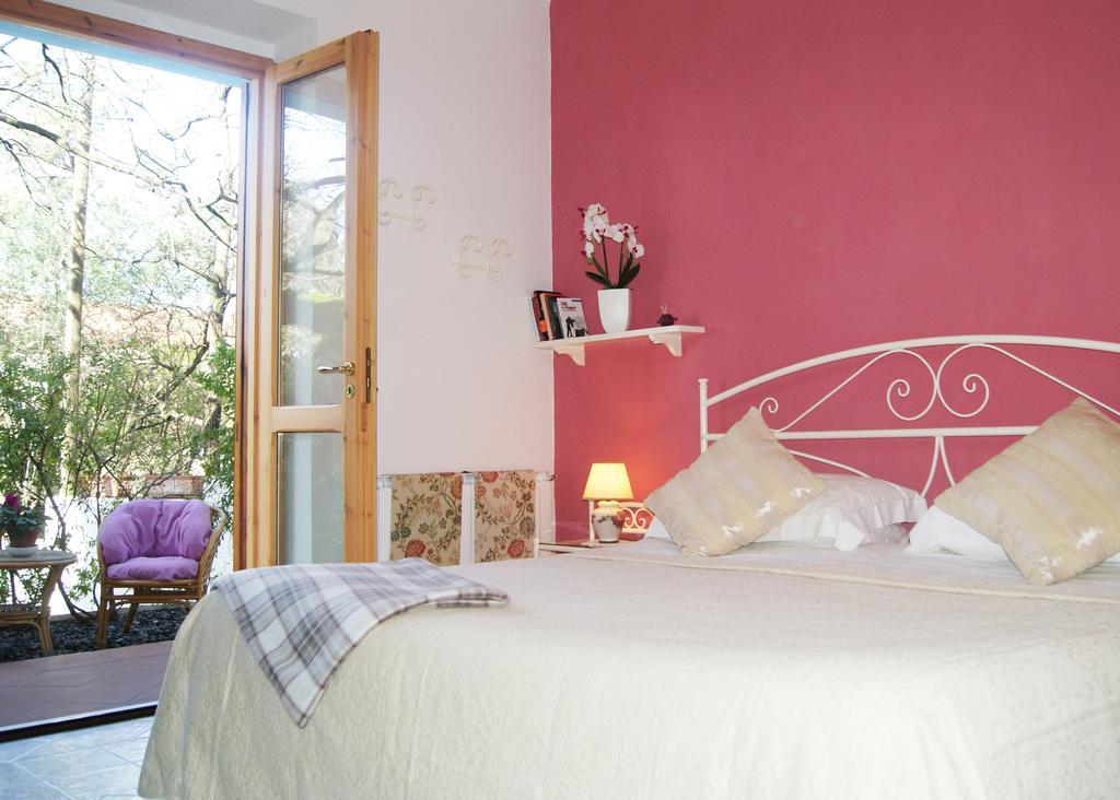 B&B La Casa Del Gelso Acquafredda Ruang foto