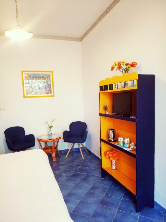 B&B La Casa Del Gelso Acquafredda Bagian luar foto