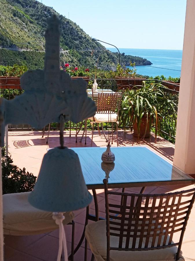 B&B La Casa Del Gelso Acquafredda Bagian luar foto